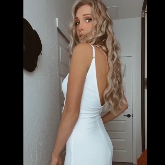 White flowy maxi dress - Picture 1 of 3